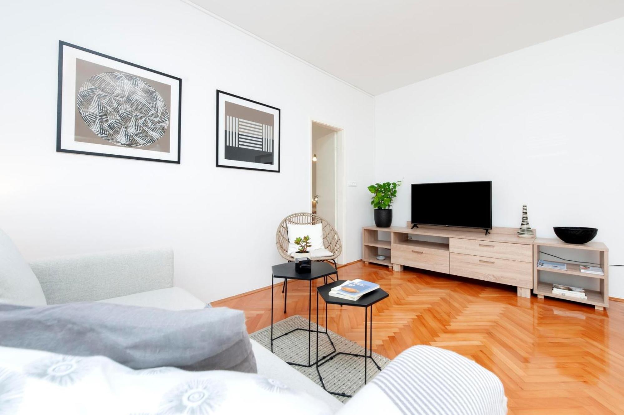 Apartments Magnolia โรวีน ภายนอก รูปภาพ
